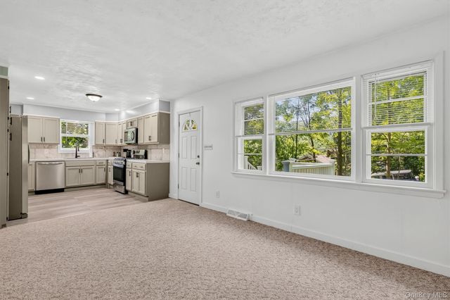 52 Mountain Avenue, Greenwood Lake, NY 10925