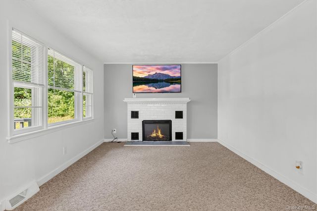 52 Mountain Avenue, Greenwood Lake, NY 10925