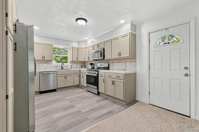 52 Mountain Avenue, Greenwood Lake, NY 10925