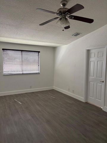 11500 NW 33rd St, Sunrise, FL 33323