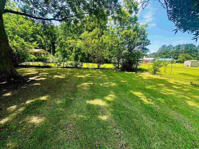 8 Raymond St., Andrews, SC 29510