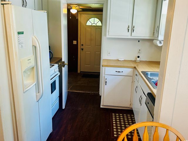 8 Raymond St., Andrews, SC 29510