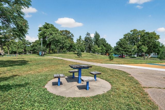 2428 11th Avenue S, Minneapolis, MN 55404