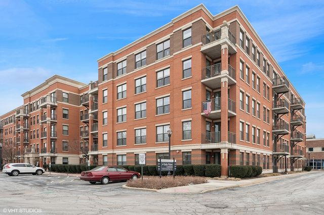 2335 W Belle Plaine Avenue 207, Chicago, IL 60618
