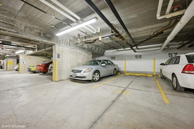2335 W Belle Plaine Avenue 207, Chicago, IL 60618