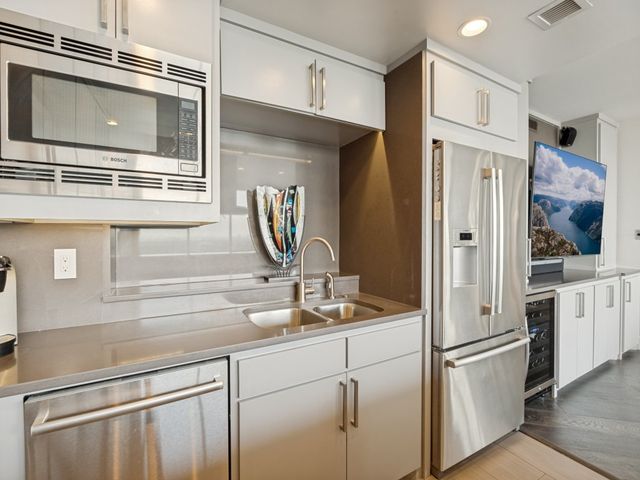 6211 W Northwest Highway 1707, Dallas, TX 75225