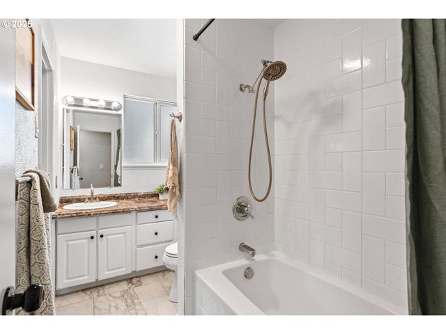 12012 Ne 4TH St, Vancouver, WA 98684