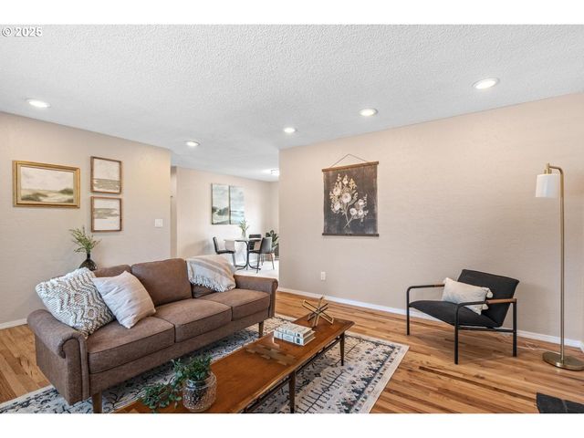 12012 Ne 4TH St, Vancouver, WA 98684
