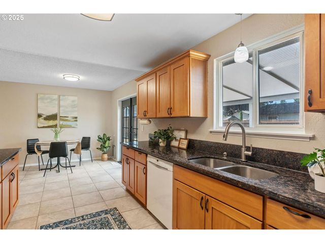 12012 Ne 4TH St, Vancouver, WA 98684
