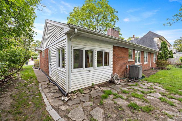 814 S Chestnut Avenue, Arlington Heights, IL 60005