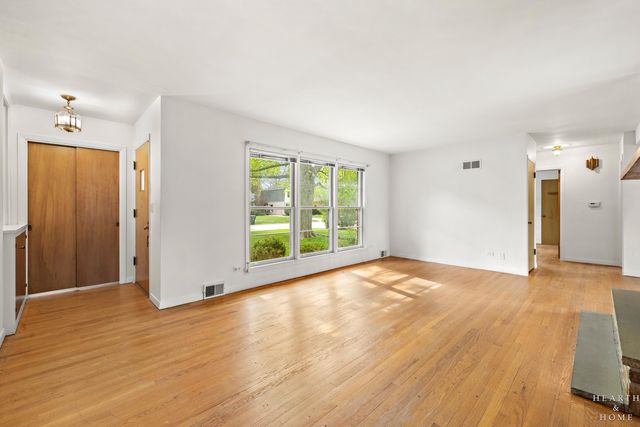 814 S Chestnut Avenue, Arlington Heights, IL 60005