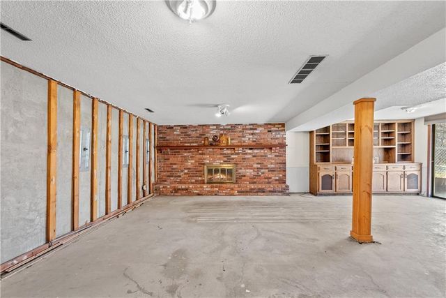 1419 Woodlawn Drive, Warrensburg, MO 64093