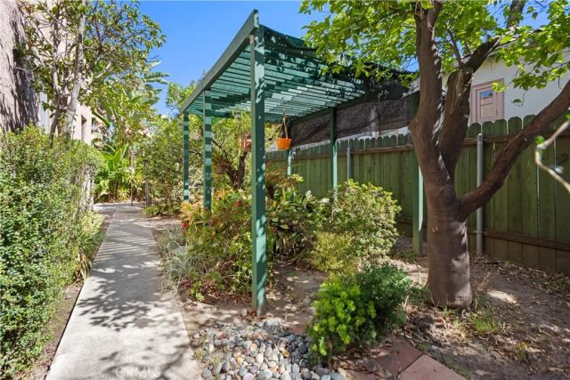 1759 Las Lunas, Pasadena, CA 91106