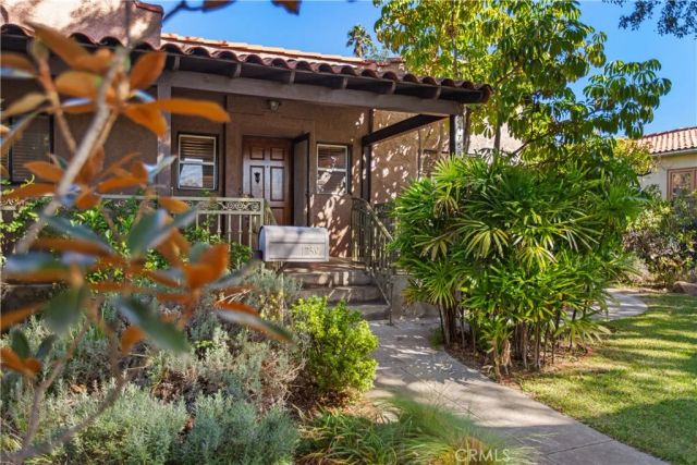 1759 Las Lunas, Pasadena, CA 91106
