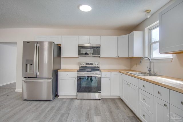 4725 Clara St, Pensacola, FL 32526