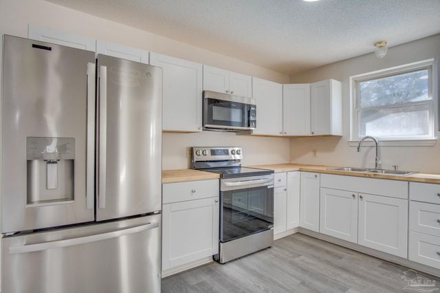 4725 Clara St, Pensacola, FL 32526