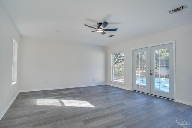 4725 Clara St, Pensacola, FL 32526