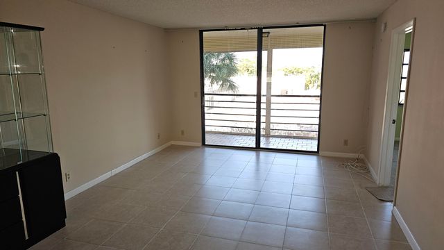 4640 Lucerne Lakes Boulevard W 303, Lake Worth, FL 33467