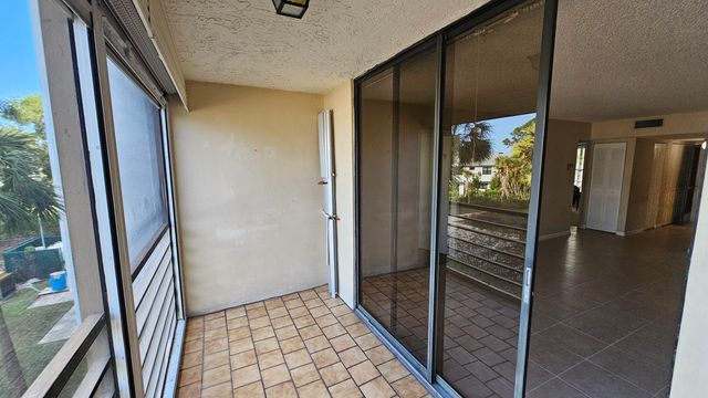 4640 Lucerne Lakes Boulevard W 303, Lake Worth, FL 33467