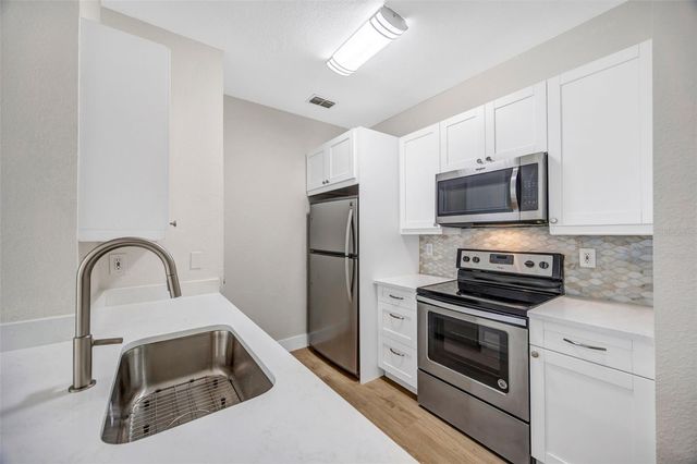 5000 CULBREATH KEY WAY 1-306, Tampa, FL 33611
