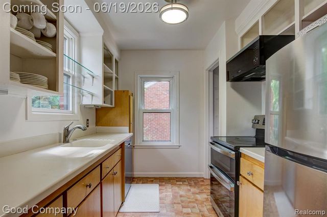 4246 Elmwood Avenue, Royal Oak, MI 48073