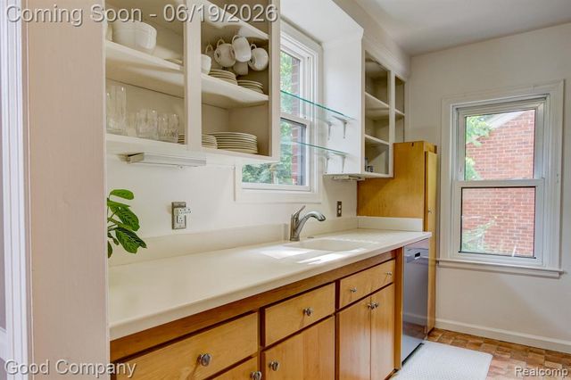 4246 Elmwood Avenue, Royal Oak, MI 48073