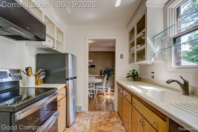 4246 Elmwood Avenue, Royal Oak, MI 48073