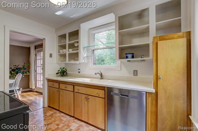 4246 Elmwood Avenue, Royal Oak, MI 48073