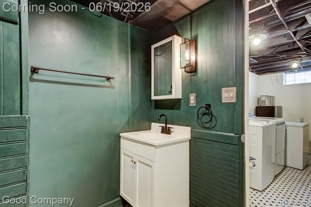 4246 Elmwood Avenue, Royal Oak, MI 48073