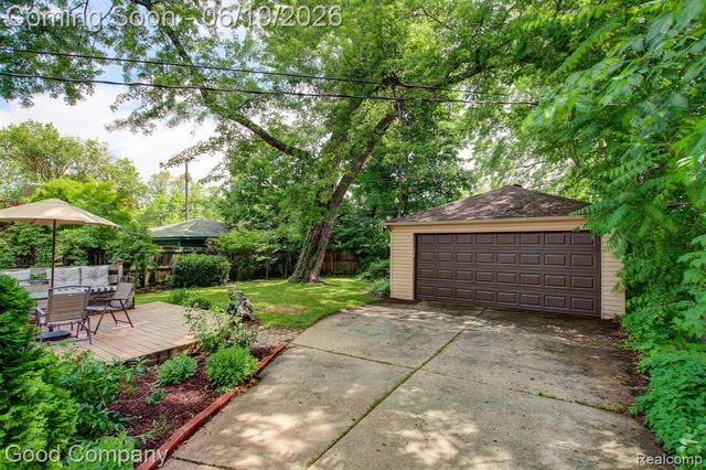 4246 Elmwood Avenue, Royal Oak, MI 48073