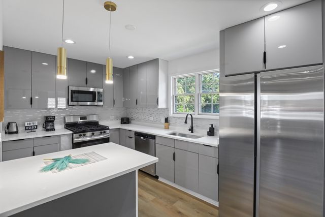 7125 Simpson Street, Morton Grove, IL 60053