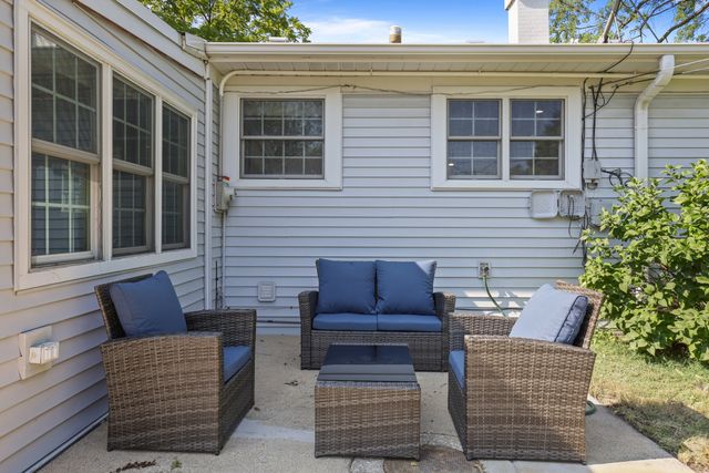 7125 Simpson Street, Morton Grove, IL 60053