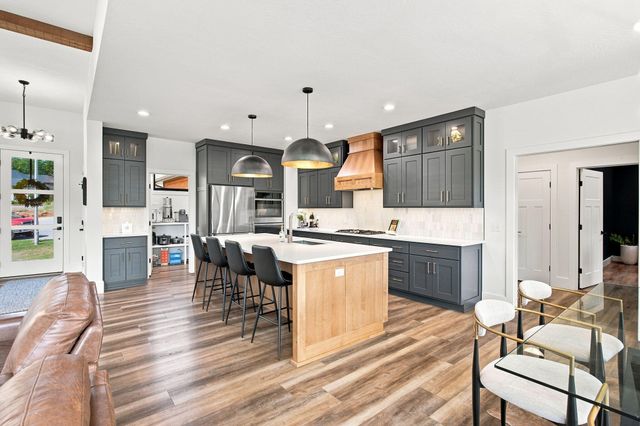 6164 S Hampton Avenue, Springfield, MO 65810