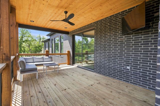 6164 S Hampton Avenue, Springfield, MO 65810