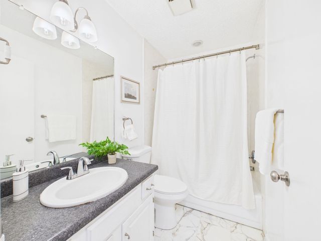 2018 S Flynn St, Wichita, KS 67207