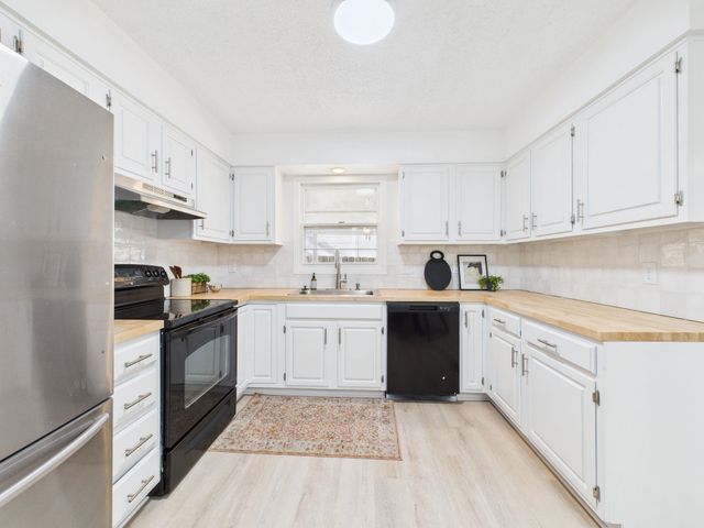 2018 S Flynn St, Wichita, KS 67207