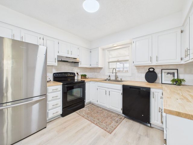 2018 S Flynn St, Wichita, KS 67207