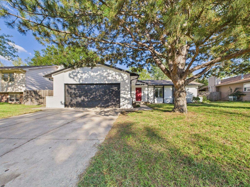 2018 S Flynn St, Wichita, KS 67207