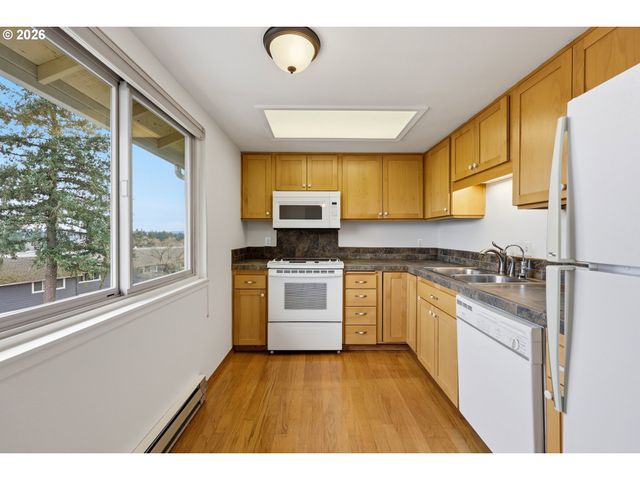 12088 Sw KING ARTHUR St B, King City, OR 97224