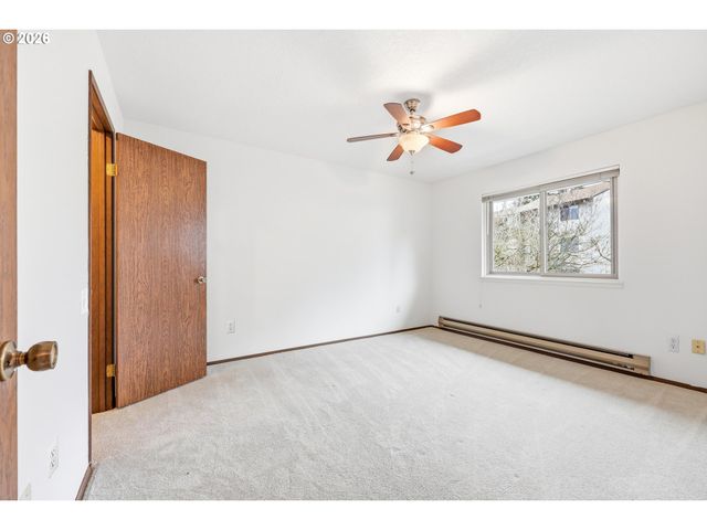 12088 Sw KING ARTHUR St B, King City, OR 97224