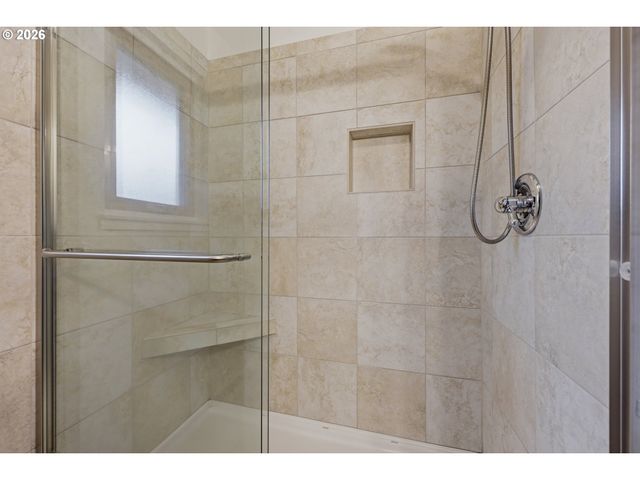 12088 Sw KING ARTHUR St B, King City, OR 97224