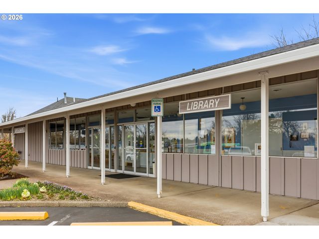 12088 Sw KING ARTHUR St B, King City, OR 97224