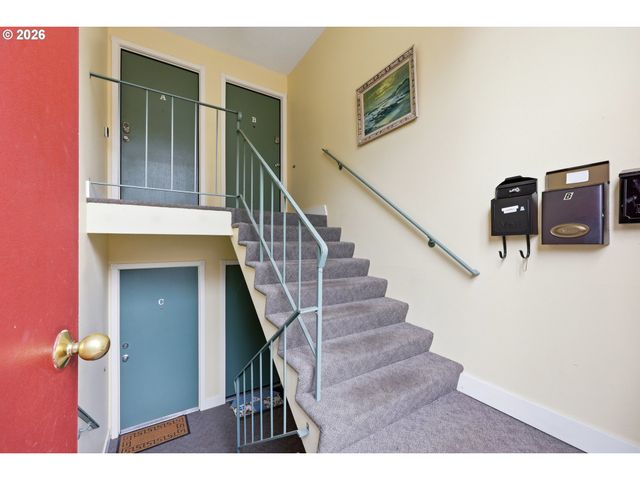 12088 Sw KING ARTHUR St B, King City, OR 97224