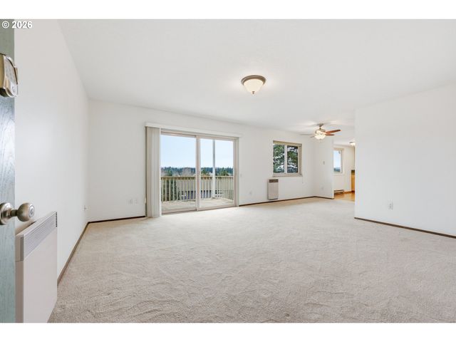 12088 Sw KING ARTHUR St B, King City, OR 97224