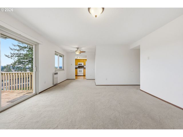 12088 Sw KING ARTHUR St B, King City, OR 97224