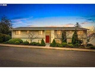 12088 Sw KING ARTHUR St B, King City, OR 97224