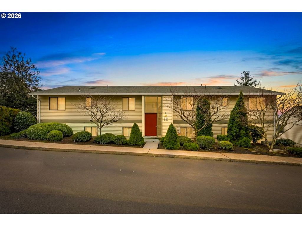 12088 Sw KING ARTHUR St B, King City, OR 97224