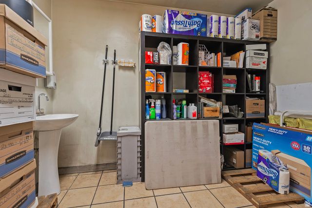 1926 S PIONEER RD, Salt Lake City, UT 84104