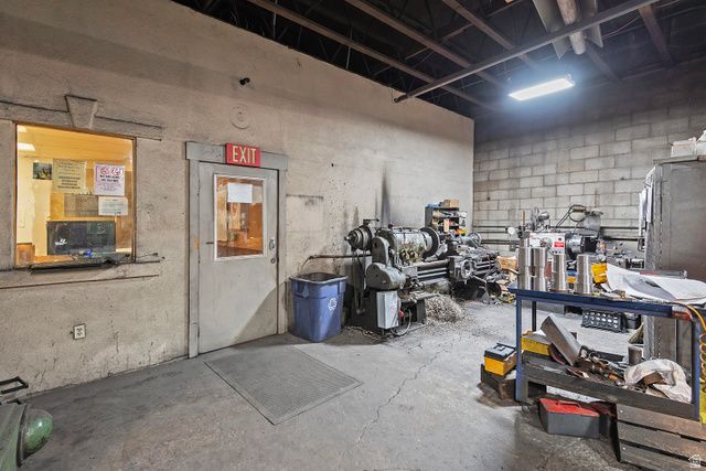 1926 S PIONEER RD, Salt Lake City, UT 84104