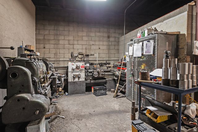 1926 S PIONEER RD, Salt Lake City, UT 84104